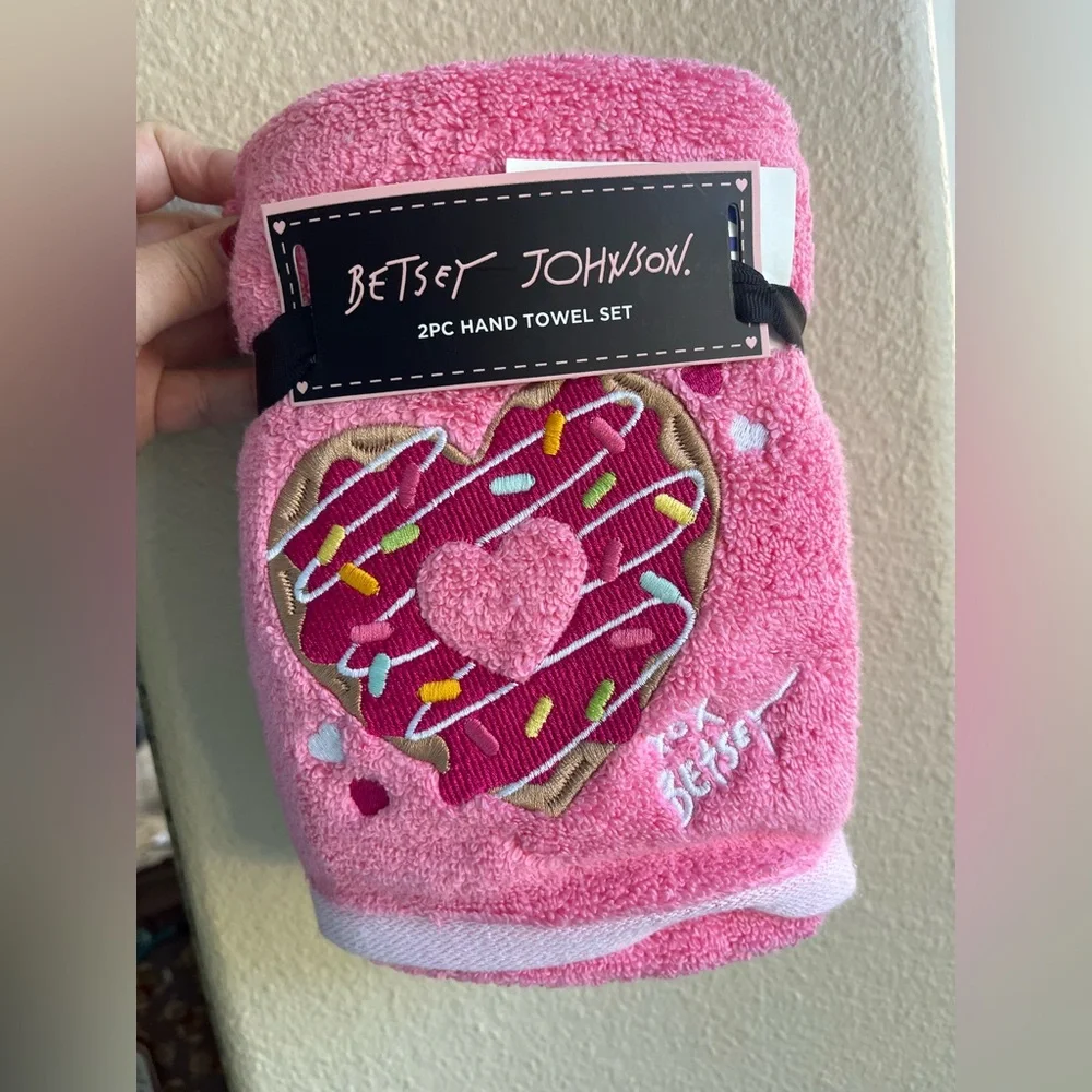 Betsey Johnson Pink Heart Donut Hand Towel Set Valentine’s